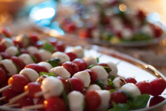 Spiedini pomodoro e bocconcini