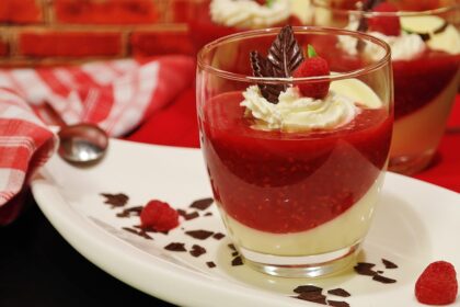 Bicchiere panna e fragole