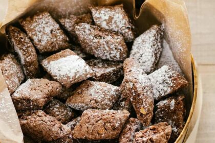 Biscotti al cacao e frutta secca