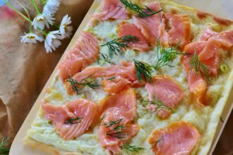 Pizza con purea e salmone