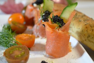 Antipasti di salmone e caviale