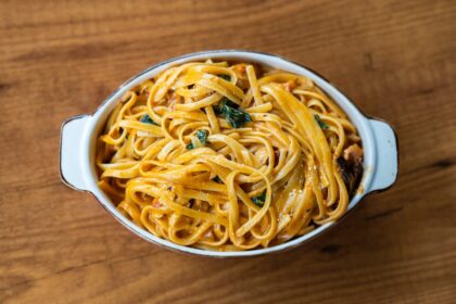 Fettuccine sugo e basilico