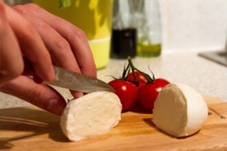 rotolo di mozzarella ripieno