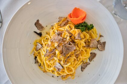 Spaghetti con crema al tartufo