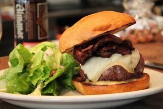 Hamburger con formaggio filante